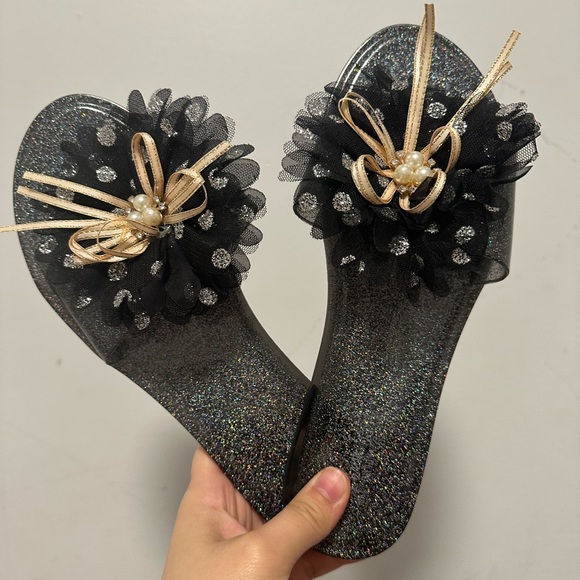 Shoes - NEW| Glitter Flip Flops